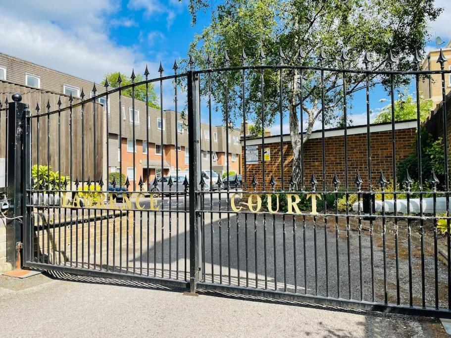 Aston Henry James Stunning One Bedroom Apartment In Royal Windsor Luaran gambar